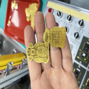 財神到手機(jī)貼定制0.1克足金999金片黃金加工定制工廠水貝黃金